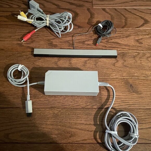 WII Console Bundle 2 Controllers, 2 Nunchchucks & Games-GameCube Compatible - Picture 4 of 7